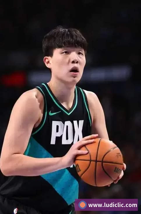 杜兰特G3未现身替补席惹争议!和队友不和?火箭队主教练辟谣 - 星空体育(中国)官方网站 - STARSPORTS